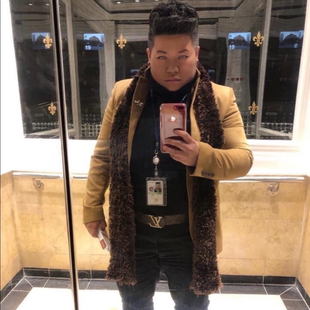 Shopaholics - Picture 2 of 2